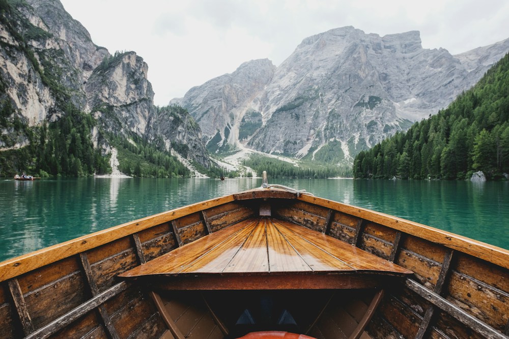 A still blue lake between green mountains